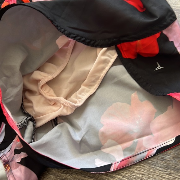 Old Navy brand new shorts and sport bra - Picture 4 of 5